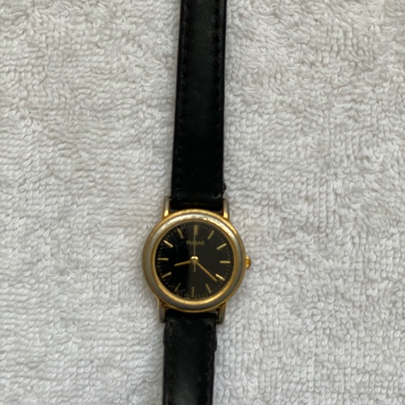 SOLD Black and gold leather vintage watch - Picture 5 of 6